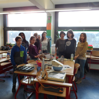 cakepops-5 Montessori-Schulzentrum Leipzig - Neuigkeiten - Mit Häubchen und Glasur